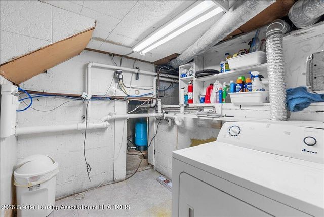 314 N Logan Street, Dewitt, MI 48820