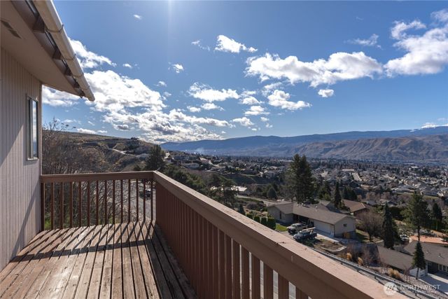 624 Daniels Drive NE, East Wenatchee, WA 98802