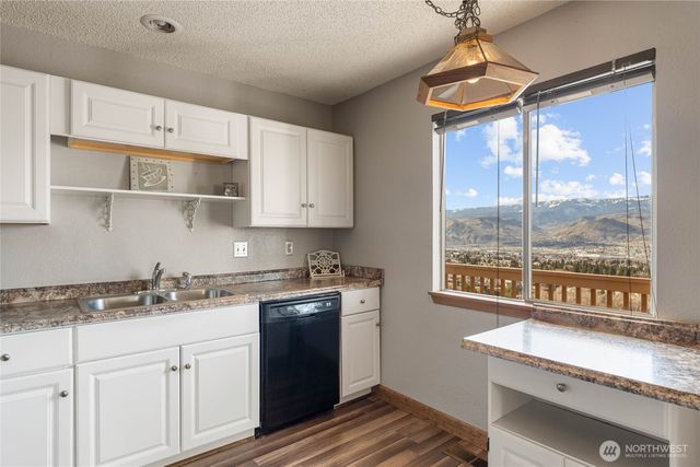 624 Daniels Drive NE, East Wenatchee, WA 98802