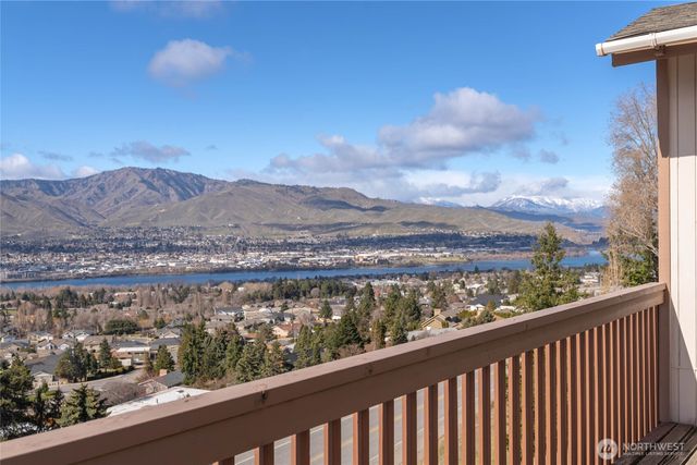 624 Daniels Drive NE, East Wenatchee, WA 98802
