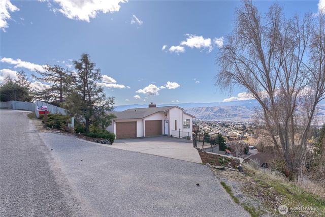 624 Daniels Drive NE, East Wenatchee, WA 98802