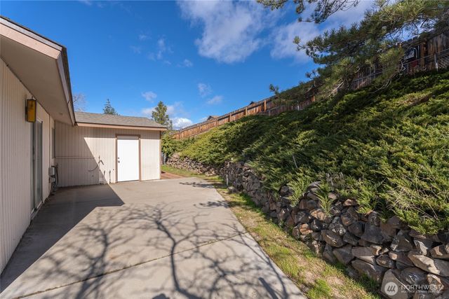 624 Daniels Drive NE, East Wenatchee, WA 98802
