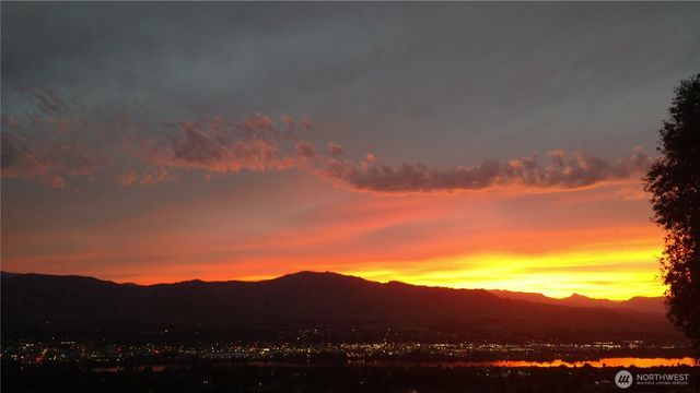 624 Daniels Drive NE, East Wenatchee, WA 98802