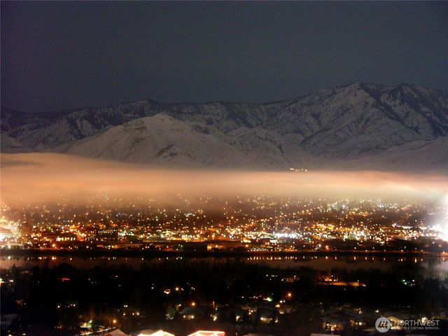 624 Daniels Drive NE, East Wenatchee, WA 98802