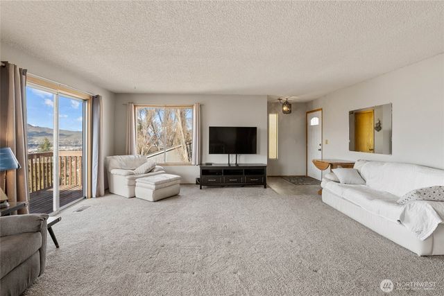 624 Daniels Drive NE, East Wenatchee, WA 98802