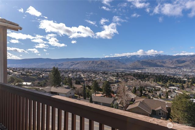 624 Daniels Drive NE, East Wenatchee, WA 98802