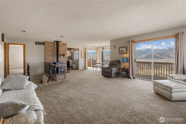 624 Daniels Drive NE, East Wenatchee, WA 98802