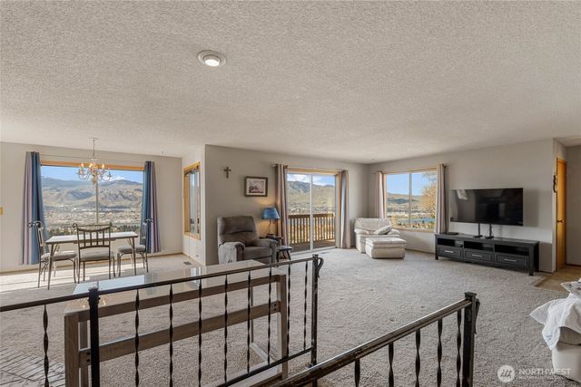 624 Daniels Drive NE, East Wenatchee, WA 98802