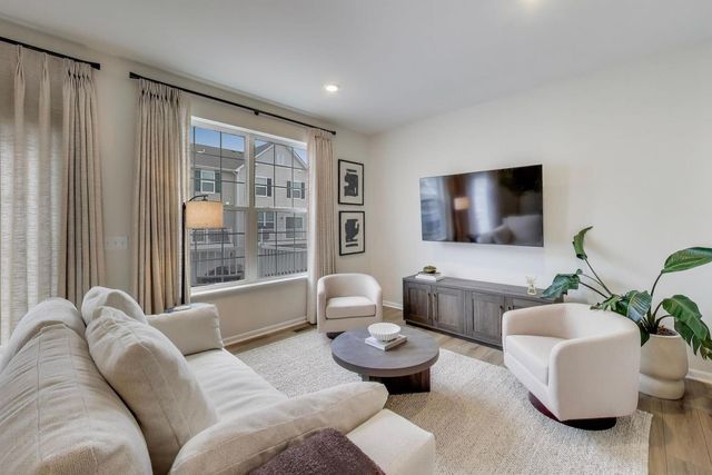 1406 Neubauer Circle 1904, Lindenhurst, IL 60046