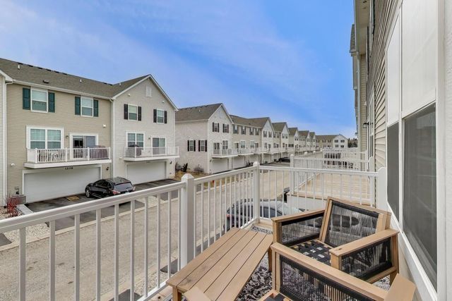 1406 Neubauer Circle 1904, Lindenhurst, IL 60046