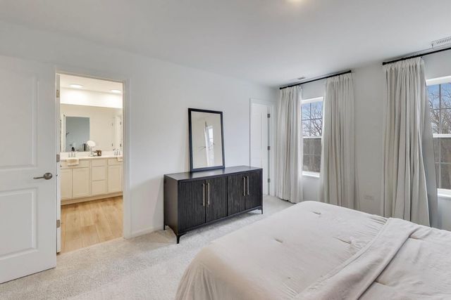 1406 Neubauer Circle 1904, Lindenhurst, IL 60046