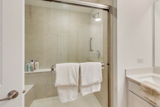 1406 Neubauer Circle 1904, Lindenhurst, IL 60046