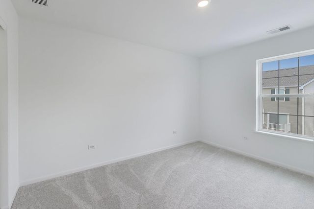 1406 Neubauer Circle 1904, Lindenhurst, IL 60046