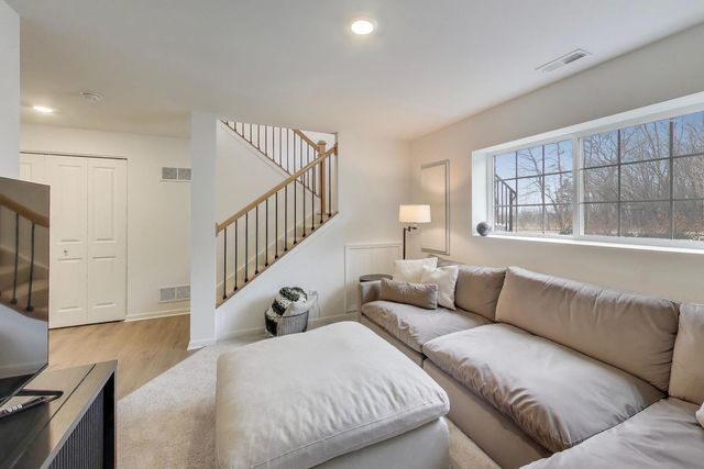 1406 Neubauer Circle 1904, Lindenhurst, IL 60046