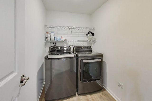 1406 Neubauer Circle 1904, Lindenhurst, IL 60046