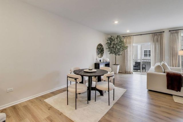 1406 Neubauer Circle 1904, Lindenhurst, IL 60046