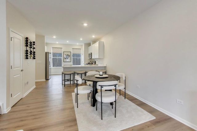 1406 Neubauer Circle 1904, Lindenhurst, IL 60046