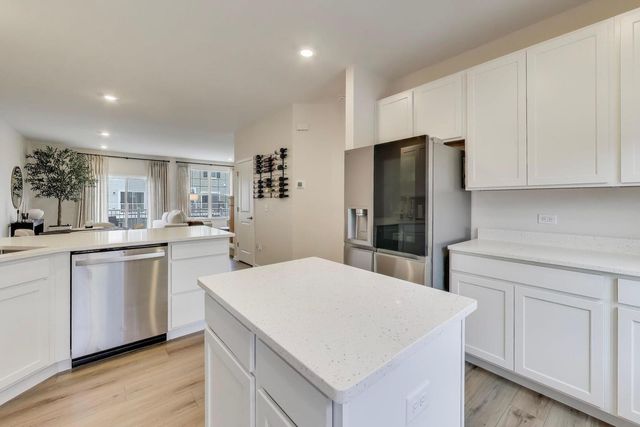 1406 Neubauer Circle 1904, Lindenhurst, IL 60046