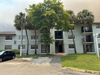 7200 NW 179th St 311, Hialeah, FL 33015