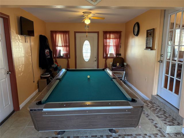 613 Madison Avenue, Lindenhurst, NY 11757