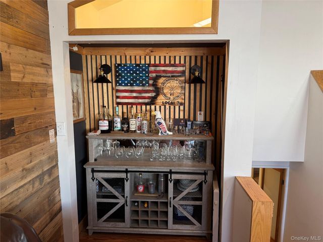 613 Madison Avenue, Lindenhurst, NY 11757