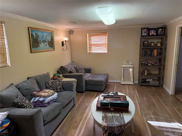 613 Madison Avenue, Lindenhurst, NY 11757