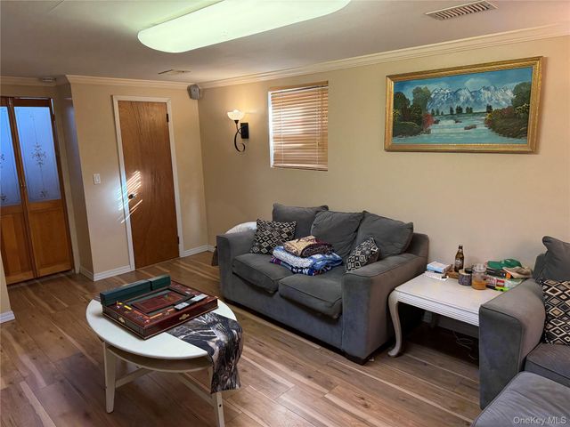 613 Madison Avenue, Lindenhurst, NY 11757