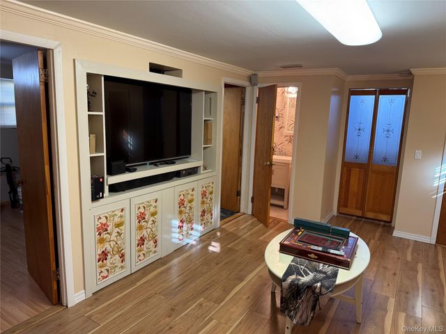 613 Madison Avenue, Lindenhurst, NY 11757