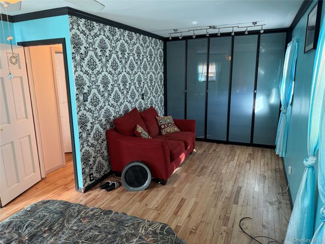 613 Madison Avenue, Lindenhurst, NY 11757