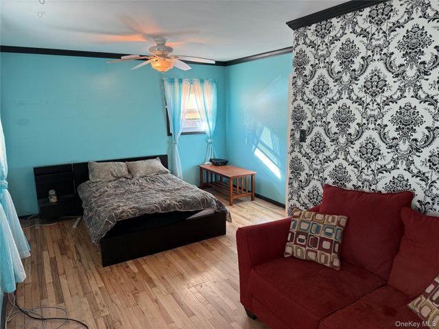 613 Madison Avenue, Lindenhurst, NY 11757