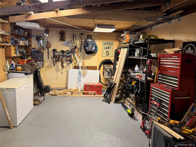 613 Madison Avenue, Lindenhurst, NY 11757