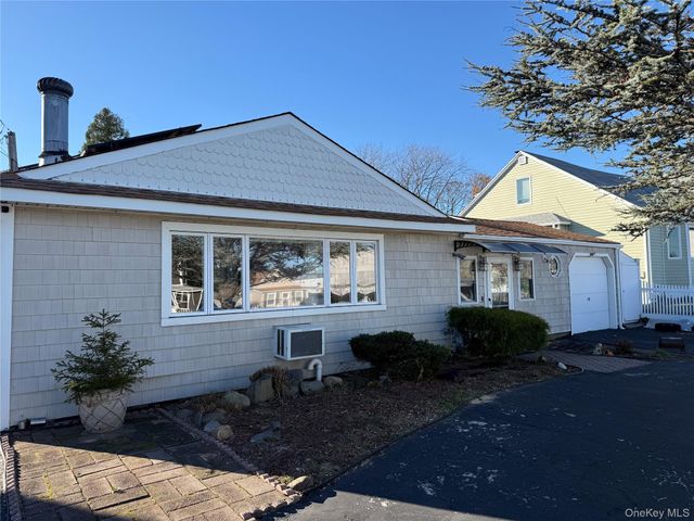 613 Madison Avenue, Lindenhurst, NY 11757