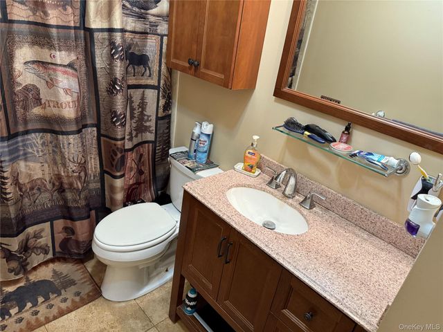 613 Madison Avenue, Lindenhurst, NY 11757