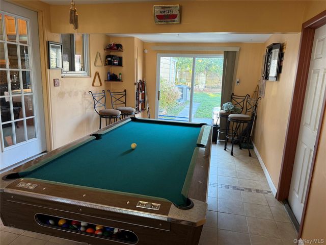 613 Madison Avenue, Lindenhurst, NY 11757