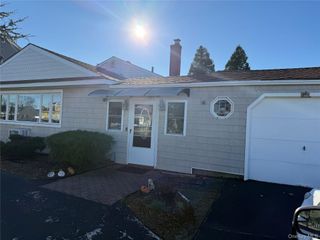 613 Madison Avenue, Lindenhurst, NY 11757