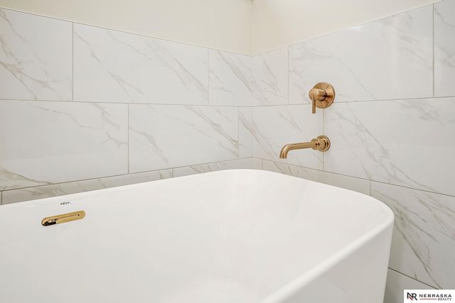 15705 Kansas Avenue, Omaha, NE 68116