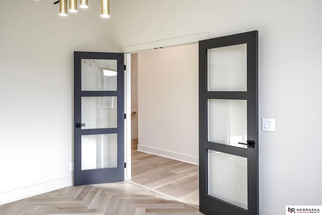 15705 Kansas Avenue, Omaha, NE 68116