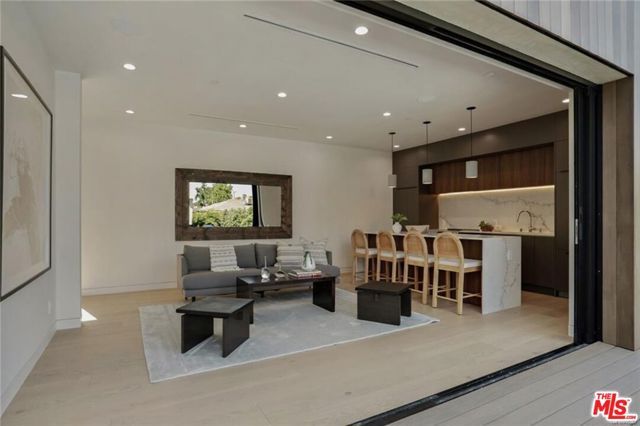 4939 Petit Avenue, Encino (los Angeles), CA 91436