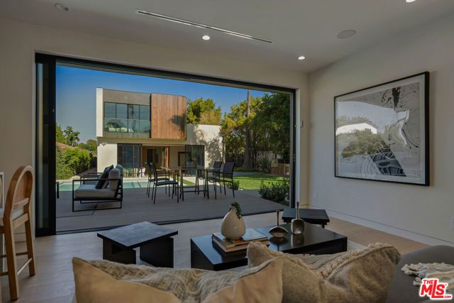 4939 Petit Avenue, Encino (los Angeles), CA 91436