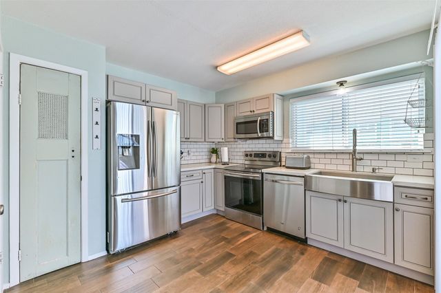 908 Calico Jack Cove, Galveston, TX 77554