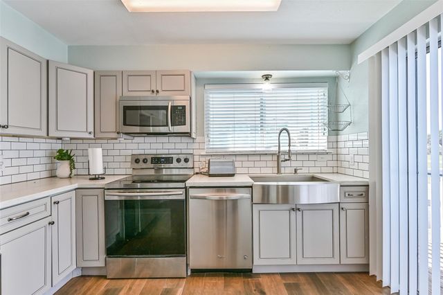 908 Calico Jack Cove, Galveston, TX 77554