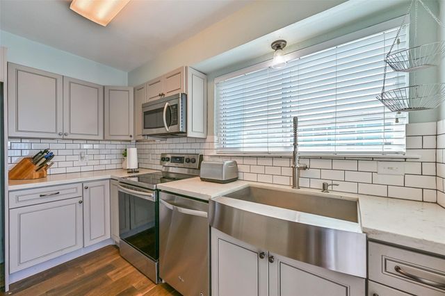 908 Calico Jack Cove, Galveston, TX 77554