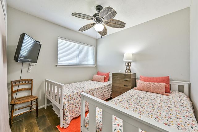 908 Calico Jack Cove, Galveston, TX 77554