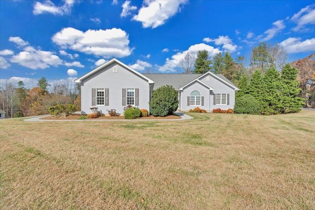28 Queen Mothers CT, Wirtz, VA 24184
