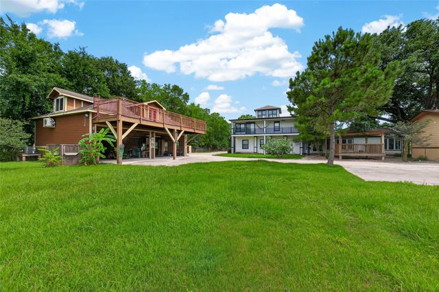 323 E Palm Street, Fresno, TX 77545