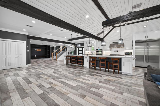 323 E Palm Street, Fresno, TX 77545