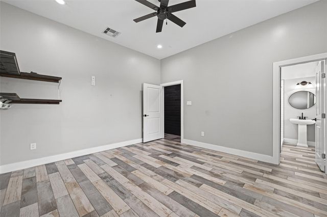 323 E Palm Street, Fresno, TX 77545