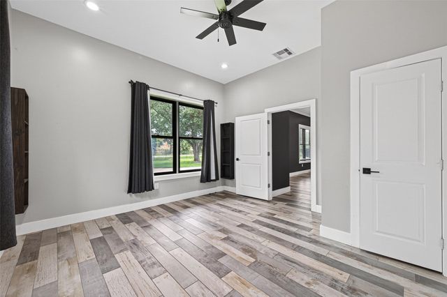 323 E Palm Street, Fresno, TX 77545