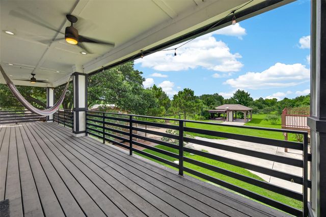 323 E Palm Street, Fresno, TX 77545
