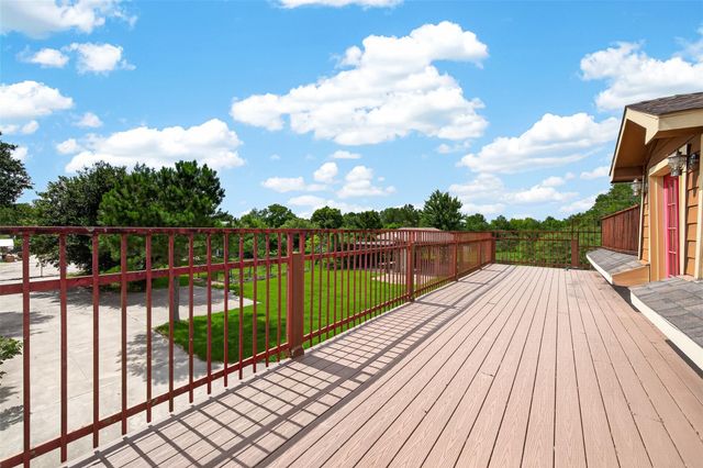 323 E Palm Street, Fresno, TX 77545